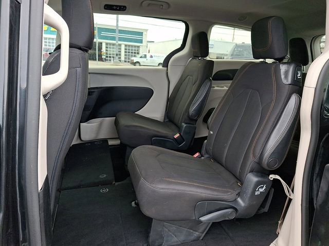 Used 2017 Chrysler Pacifica LX image 10