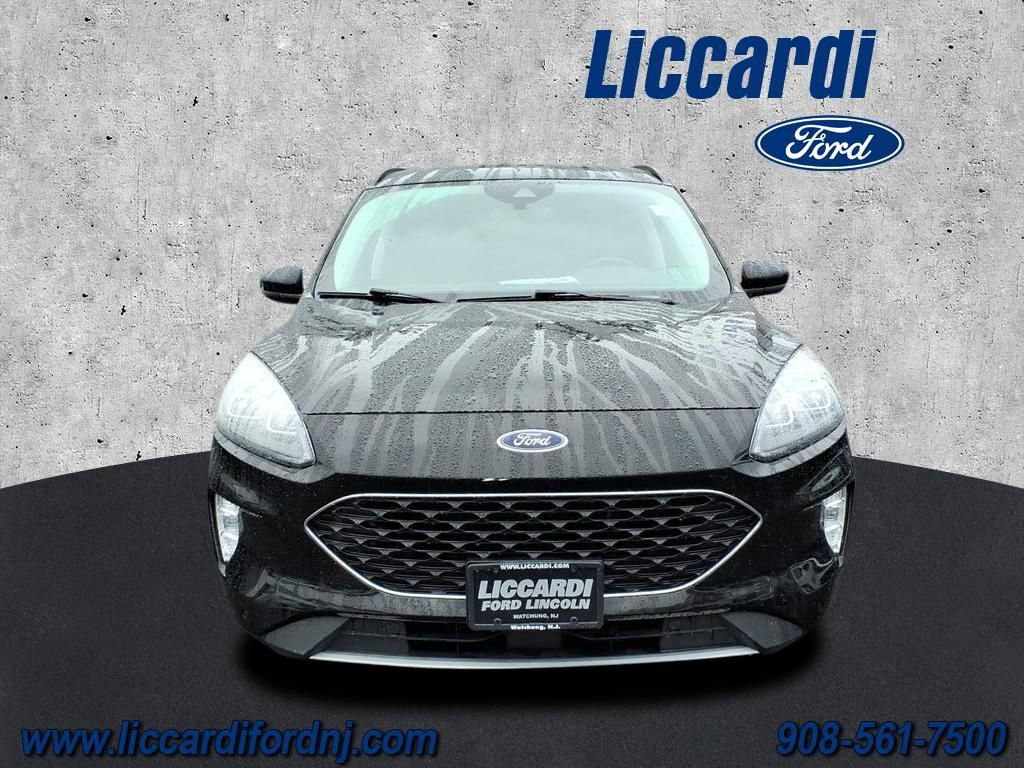 Certified 2022 Ford Escape Titanium image 2