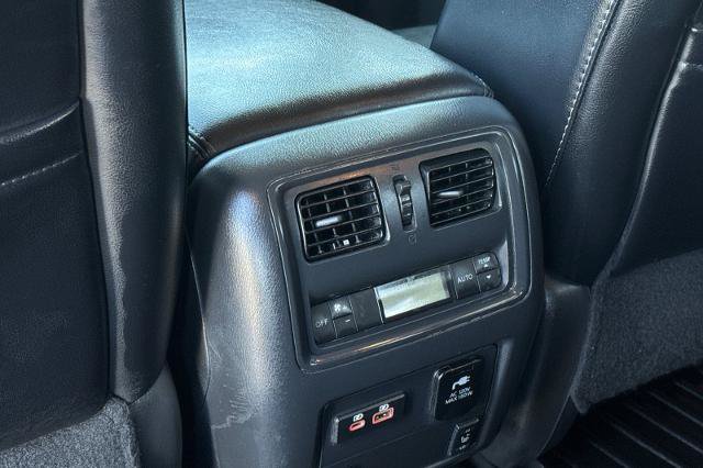 Used 2020 Nissan Pathfinder SL FWD image 36