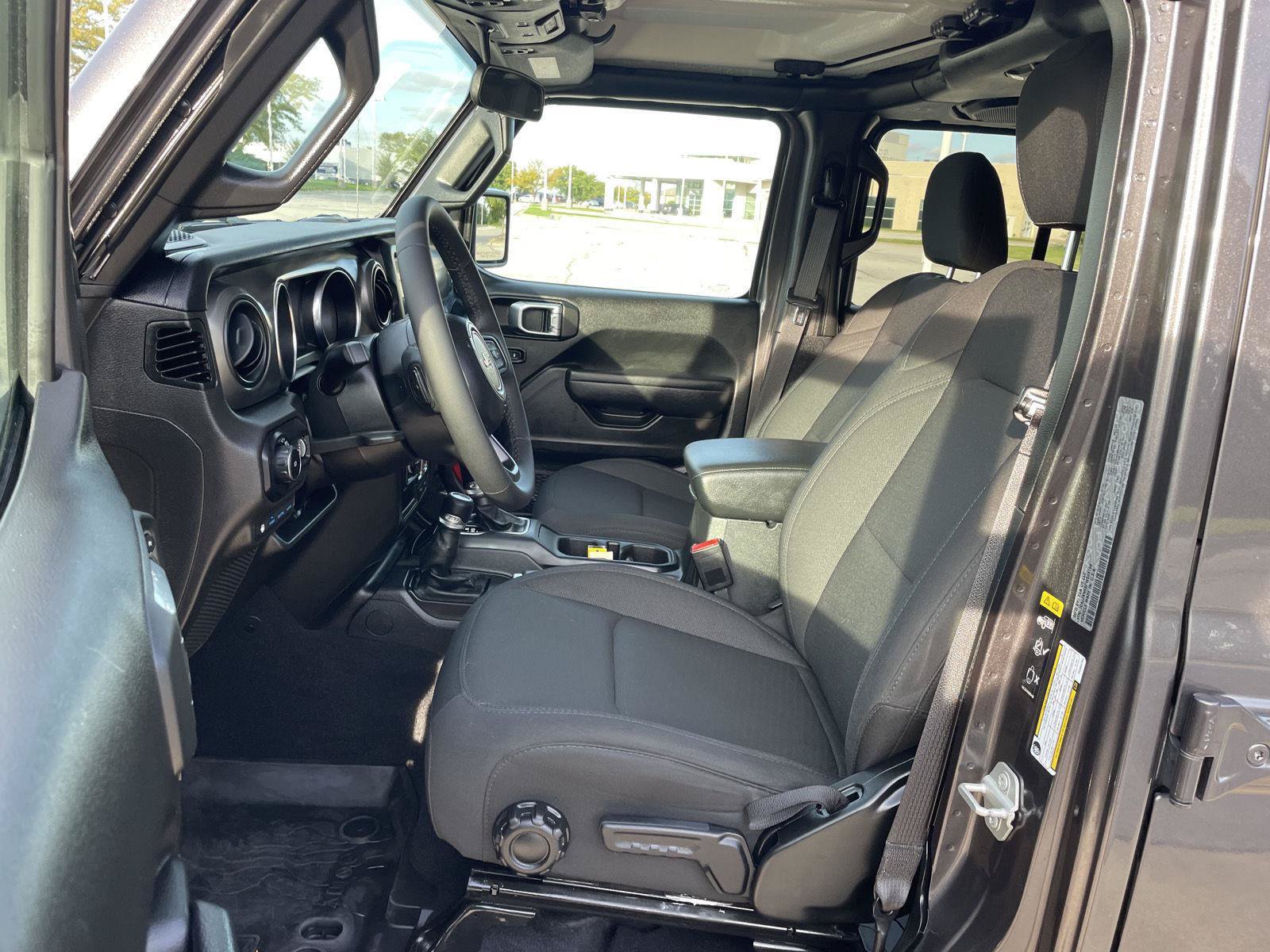 Used 2023 Jeep Wrangler Unlimited AWD/4WD image 17