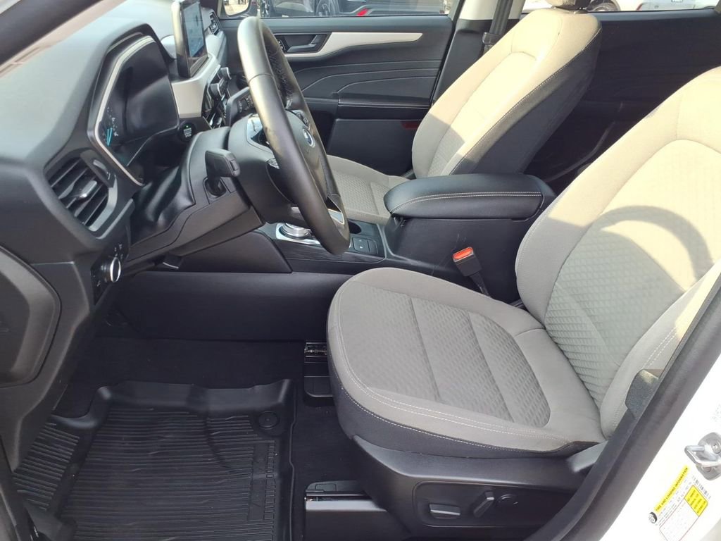 Certified 2022 Ford Escape SE w/ SE Sport Appearance Package FWD image 17