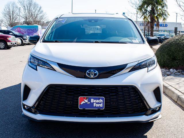 Used 2022 Toyota Sienna XSE w/ XSE Plus Package image 2