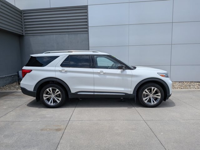 Certified 2020 Ford Explorer Platinum w/ Premium Technology Package AWD/4WD image 3