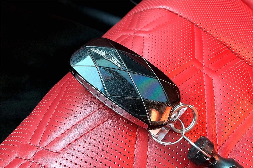 Used 2025 Genesis GV80 3.5T e-SC image 13