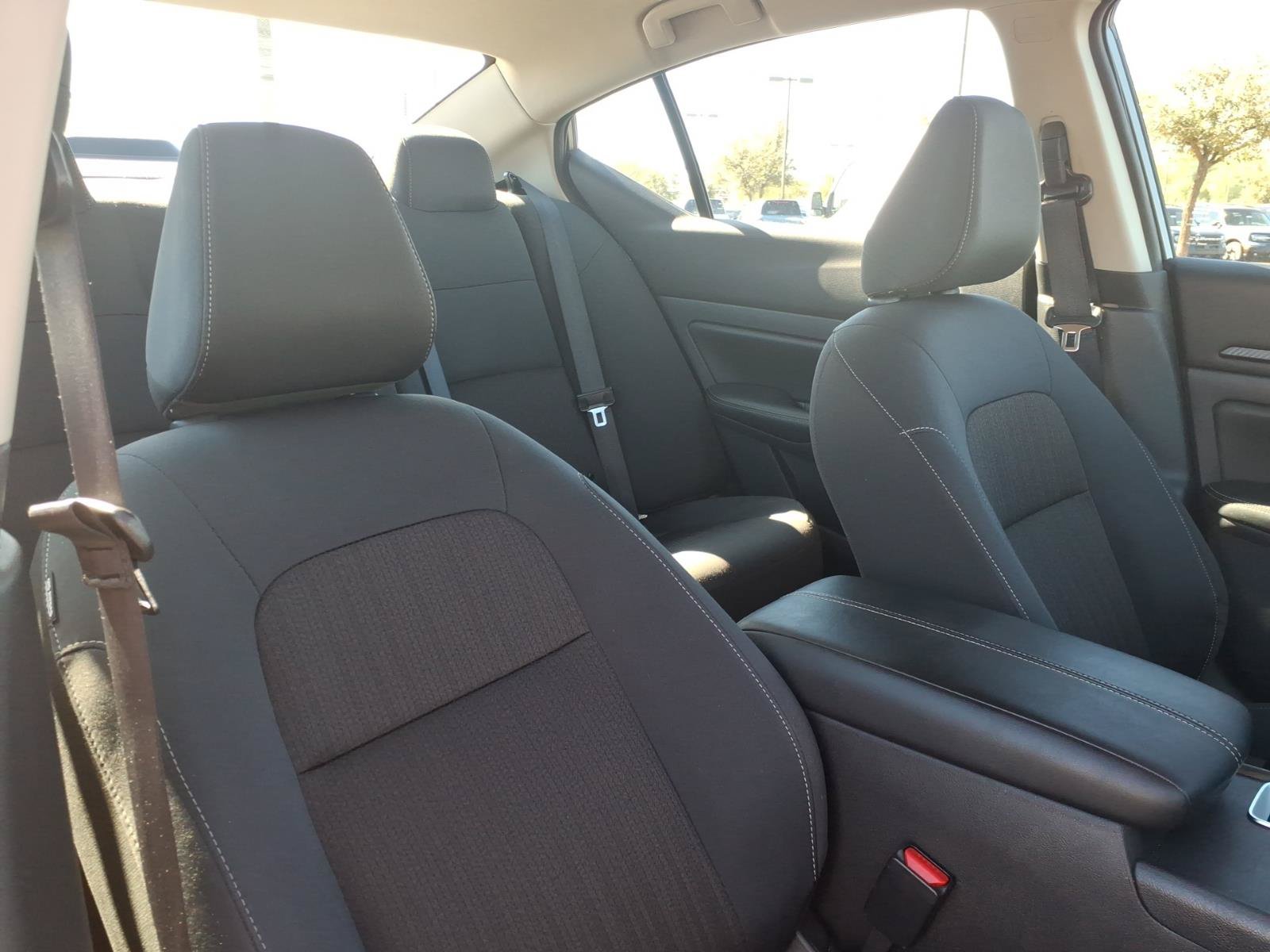 Used 2025 Nissan Altima 2.5 SV FWD image 11