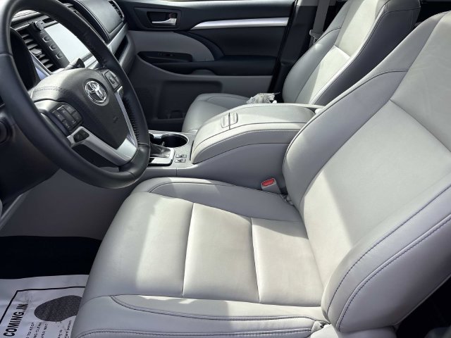 Used 2019 Toyota Highlander XLE FWD image 28