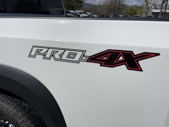 Used 2025 Nissan Frontier PRO-4X w/ Pro Convenience Package image 10