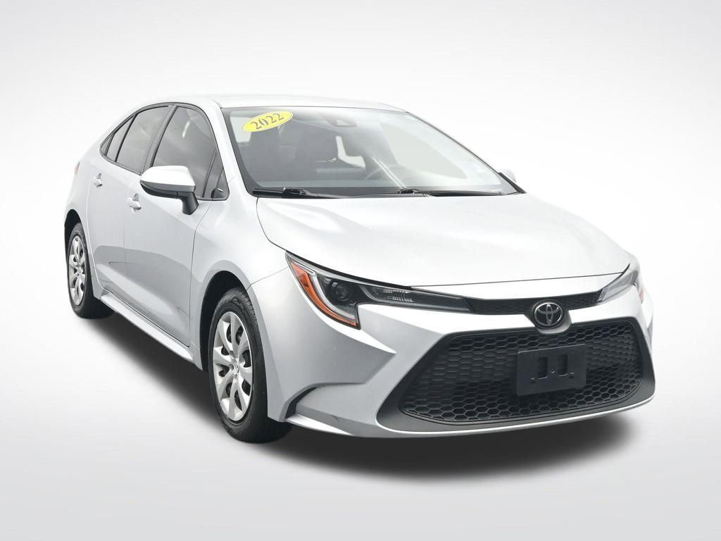 Used 2022 Toyota Corolla LE FWD image 3