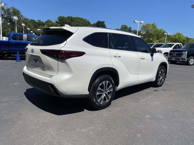 Used 2021 Toyota Highlander XLE FWD image 6