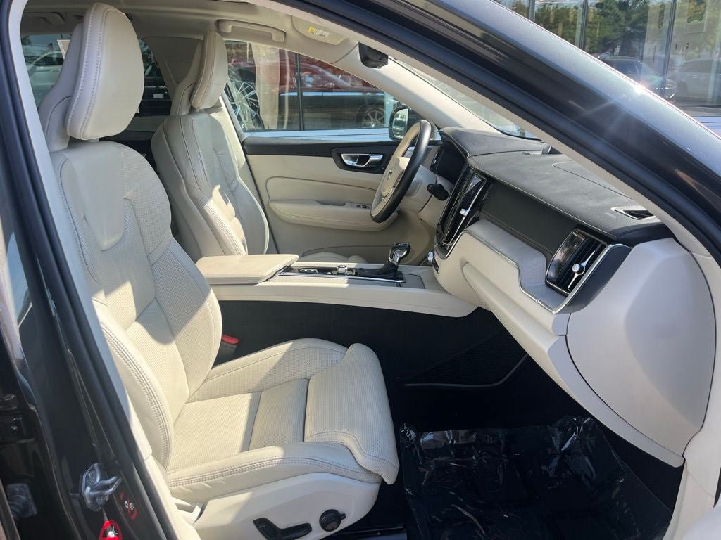 Used 2018 Volvo XC60 T6 Inscription w/ Luxury Seat Package AWD/4WD image 21