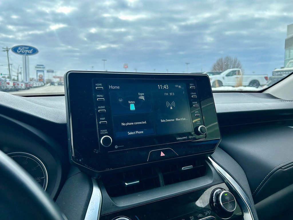 Used 2021 Toyota Venza LE image 16