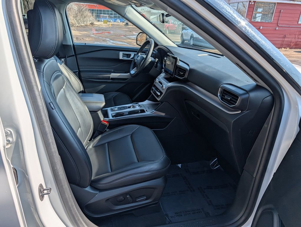 Certified 2024 Ford Explorer XLT w/ Equipment Group 202A image 8