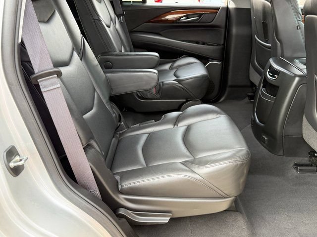 Used 2017 Cadillac Escalade Luxury AWD/4WD image 33