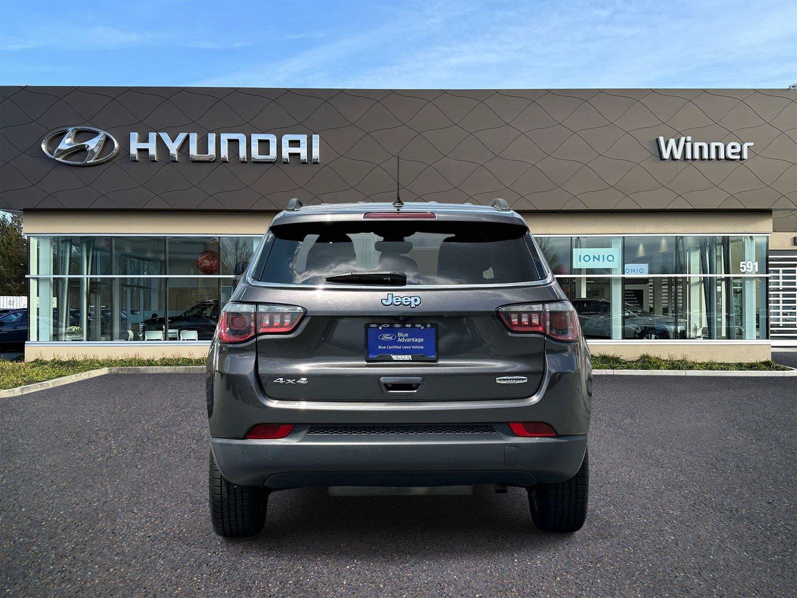 Used 2018 Jeep Compass Latitude AWD/4WD image 3