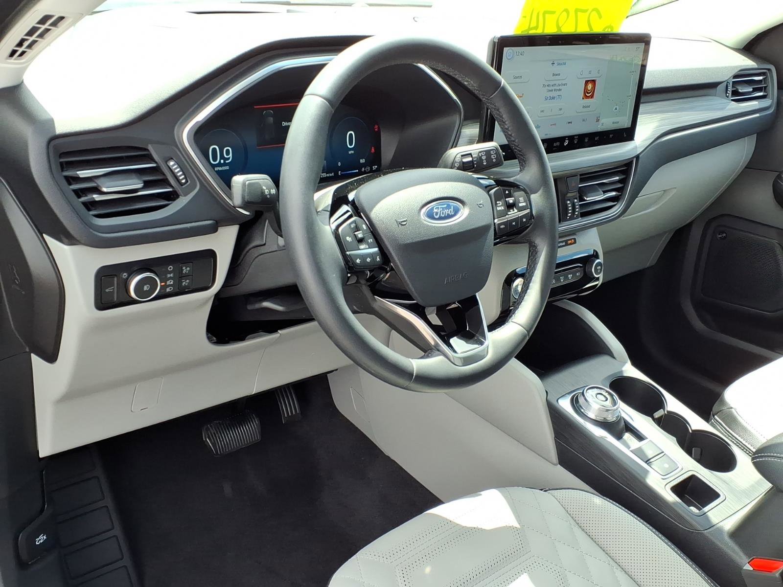 Certified 2023 Ford Escape Platinum w/ Premium Technology Package AWD/4WD image 17