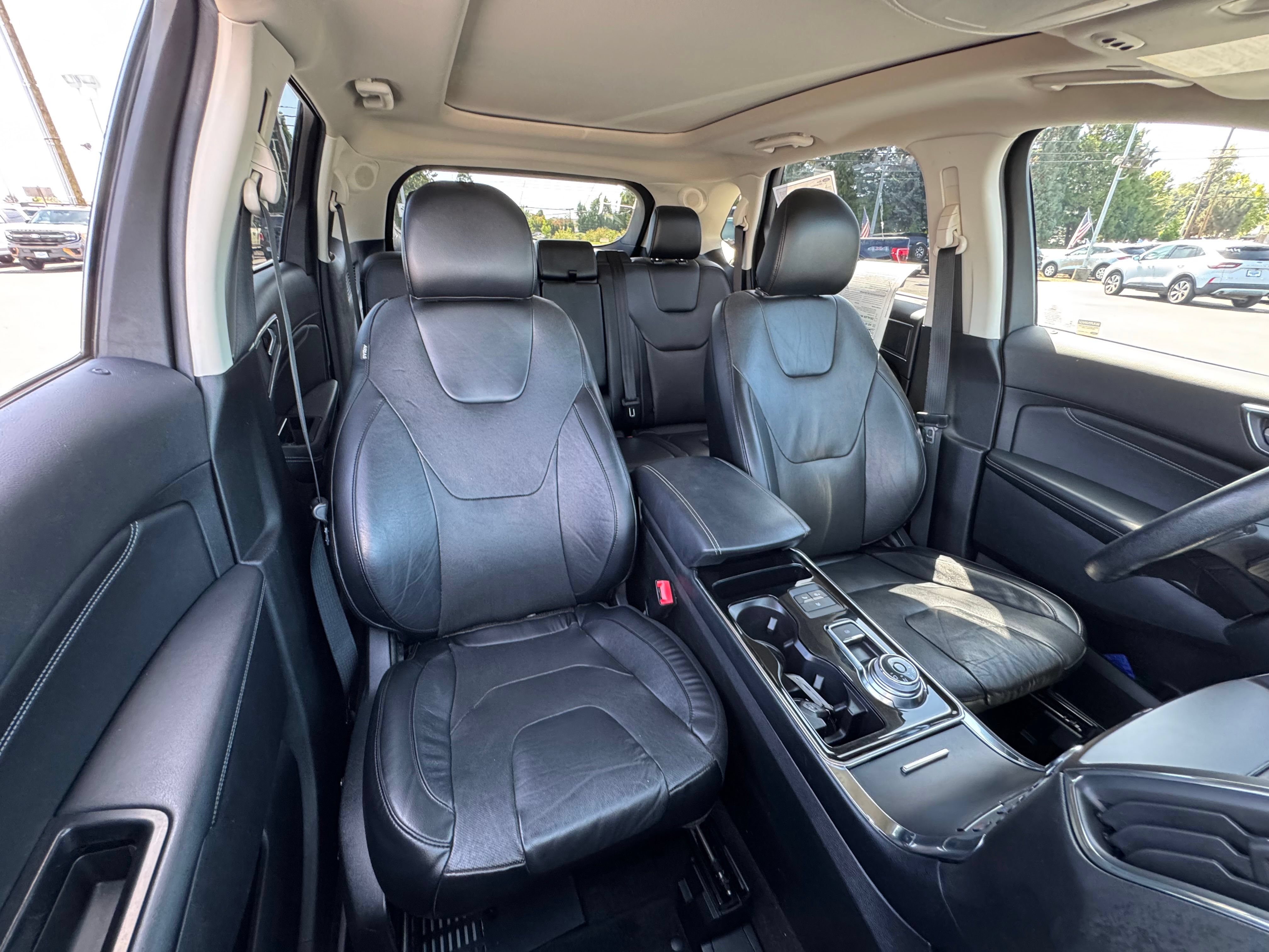 Certified 2019 Ford Edge Titanium w/ Equipment Group 301A AWD/4WD image 26