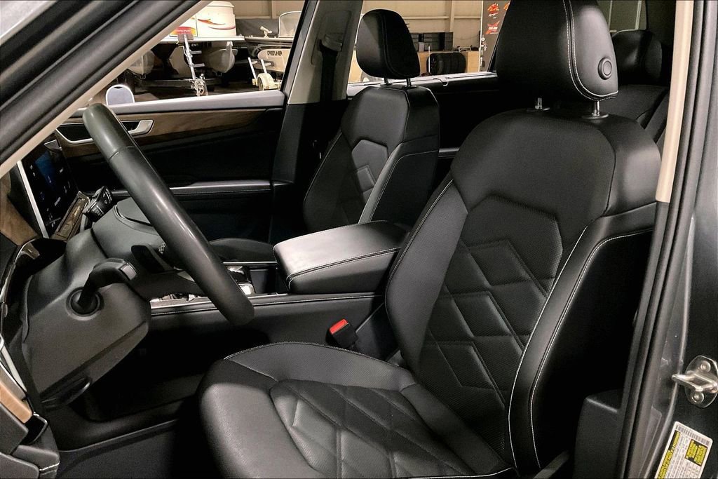 Used 2024 Volkswagen Atlas SE FWD image 23