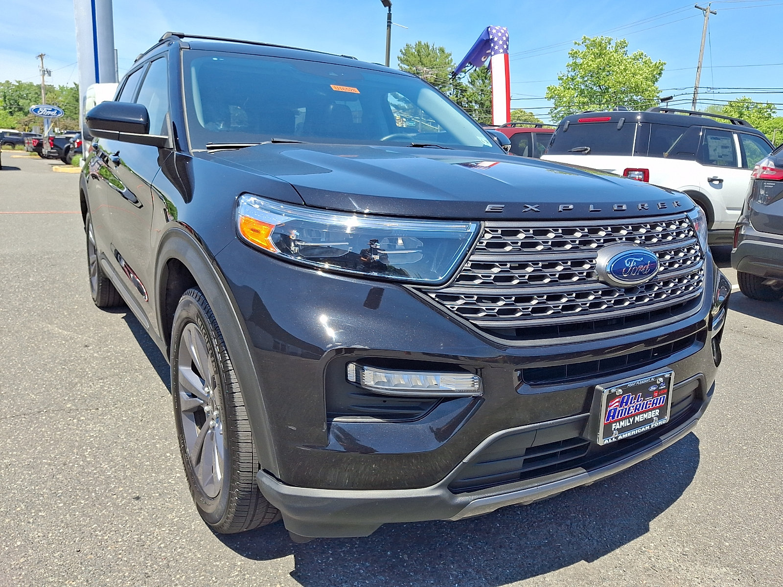Certified 2023 Ford Explorer XLT w/ Equipment Group 202A AWD/4WD image 2