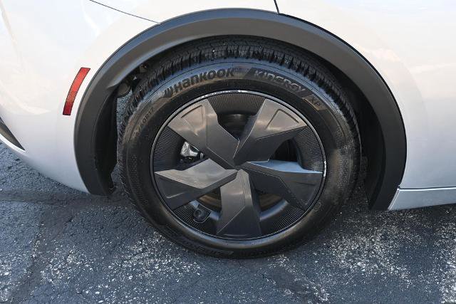 Used 2024 Toyota Prius LE FWD image 15