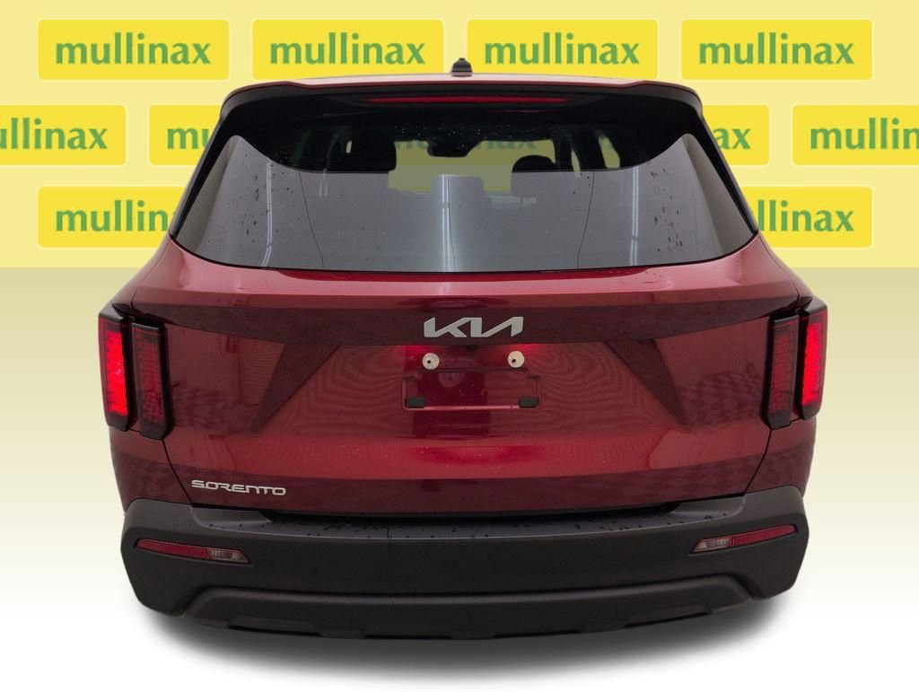Used 2023 Kia Sorento LX image 4