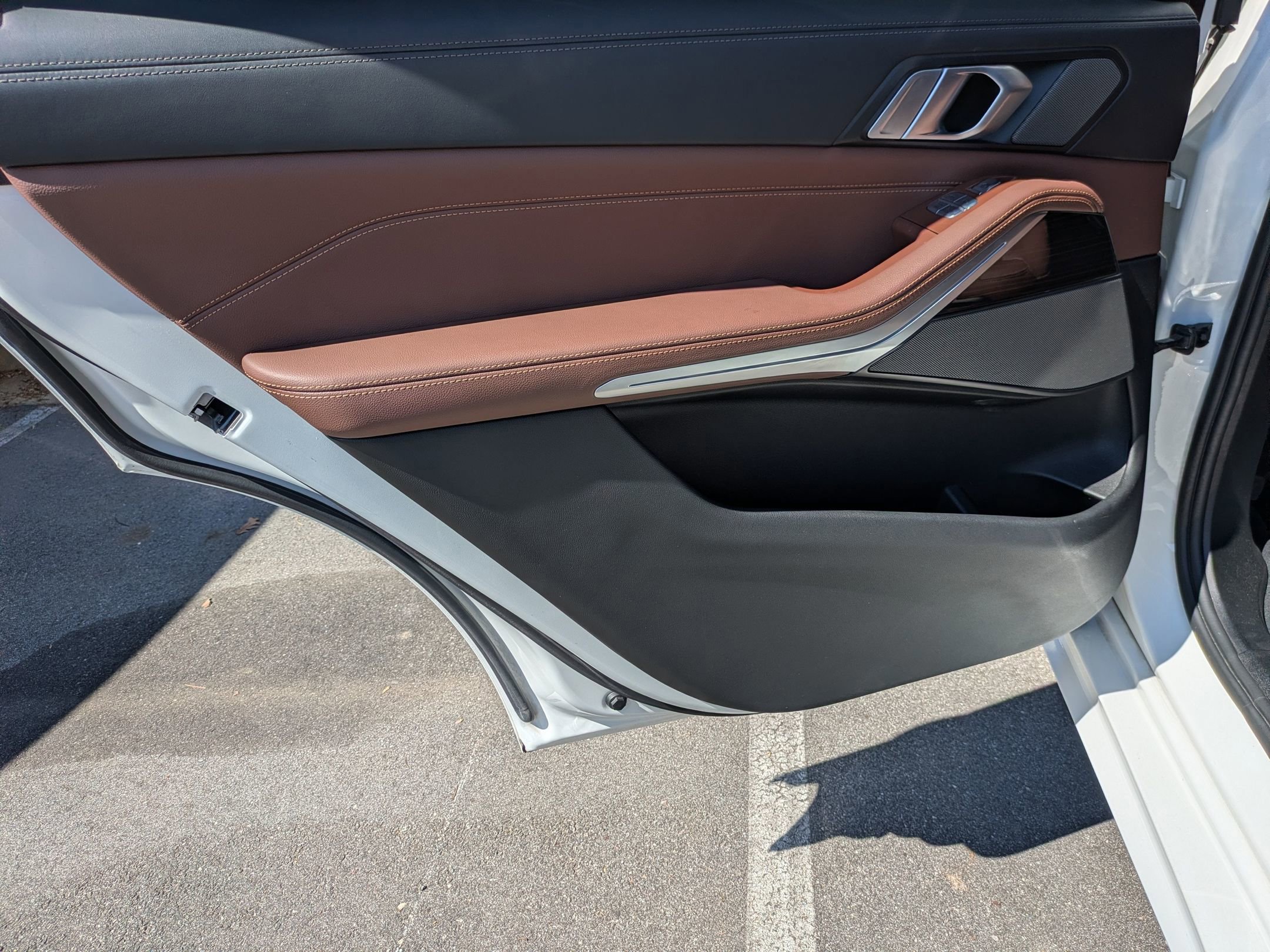 Used 2021 BMW X7 M50i w/ Executive Package image 27