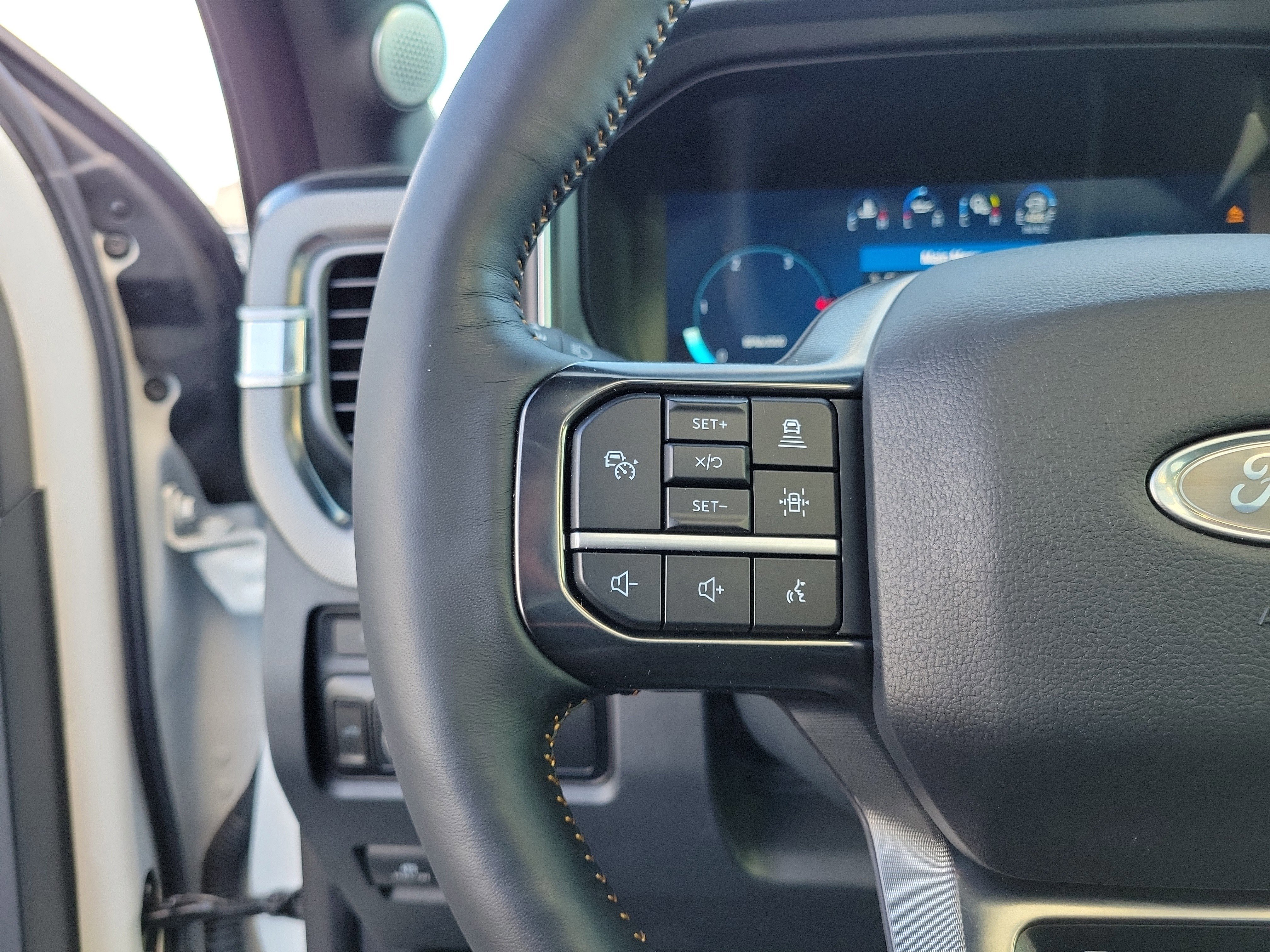 Certified 2024 Ford F350 Platinum image 23