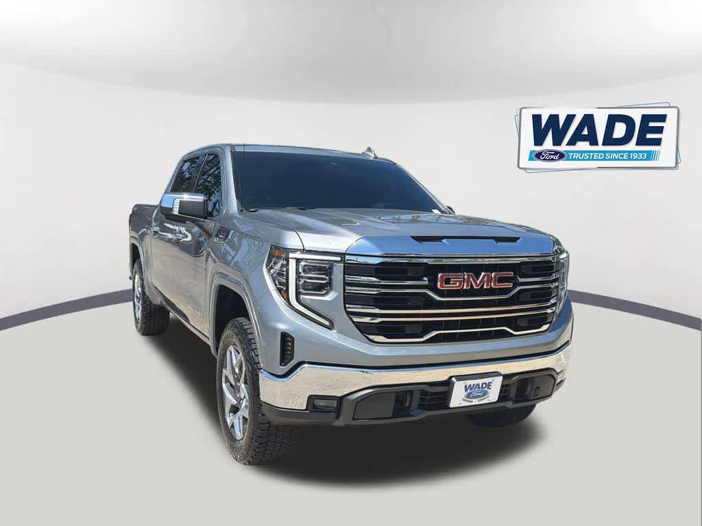 Used 2023 GMC Sierra 1500 SLT w/ SLT Premium Package AWD/4WD image 3