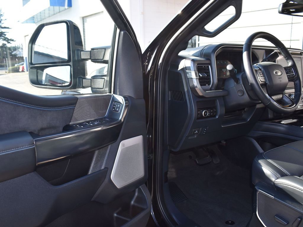 Certified 2025 Ford F450 Platinum w/ FX4 Off-Road Package image 15