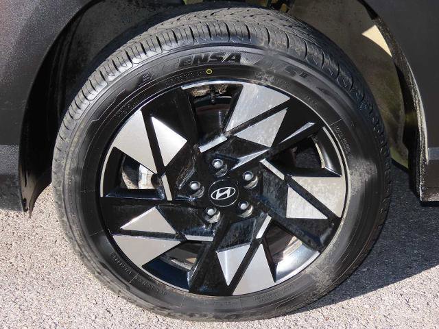 Used 2025 Hyundai Kona SEL image 13