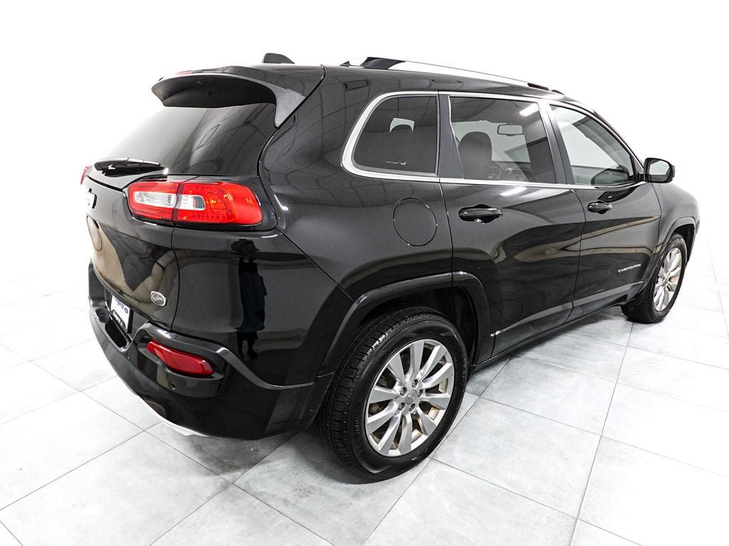 Used 2017 Jeep Cherokee Overland AWD/4WD image 7