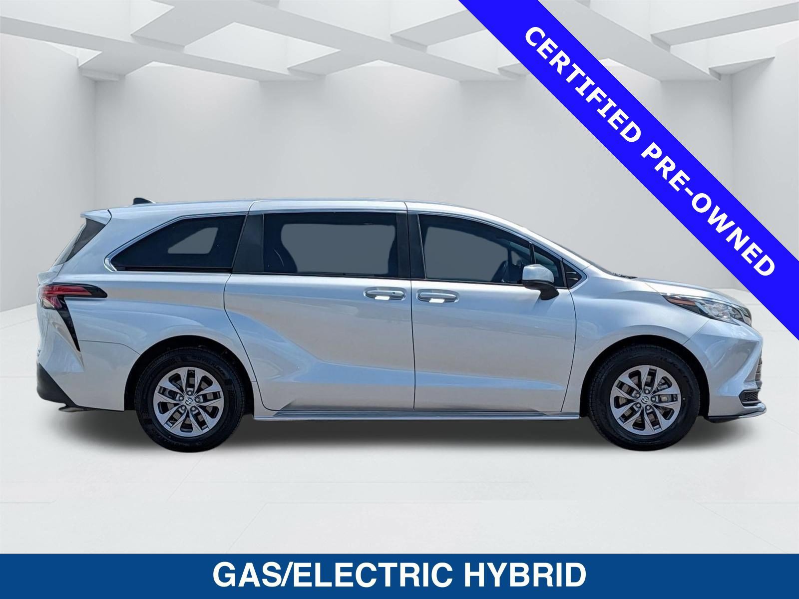 Used 2022 Toyota Sienna LE image 6