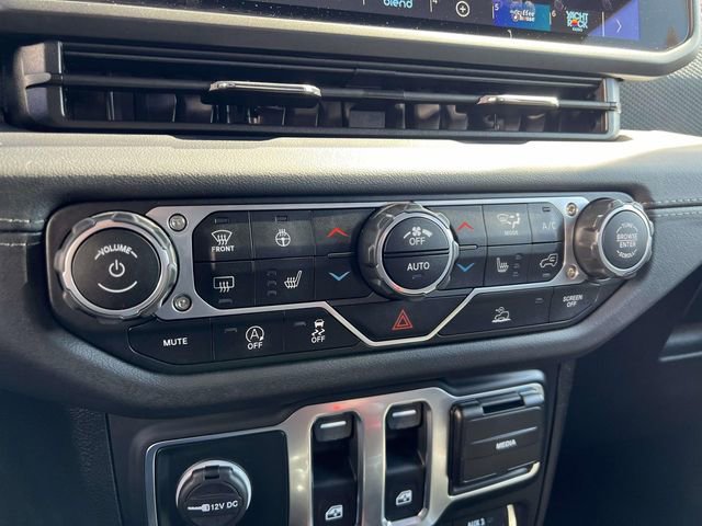 Used 2025 Jeep Wrangler Rubicon w/ Convenience Group image 21
