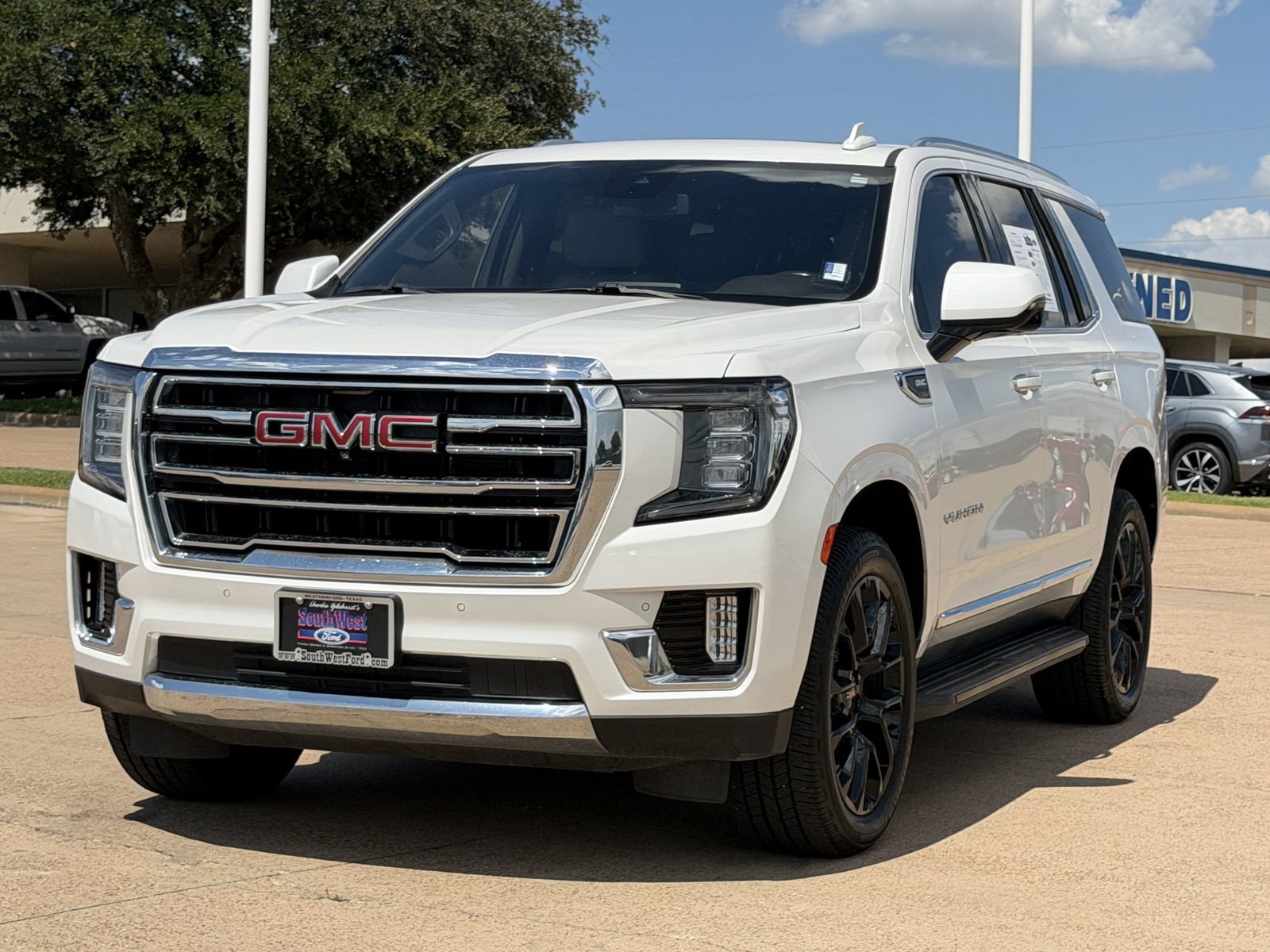 Used 2023 GMC Yukon SLT w/ SLT Premium Package AWD/4WD image 8
