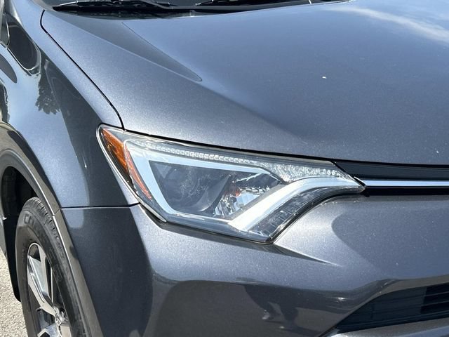 Used 2018 Toyota RAV4 XLE AWD/4WD image 4