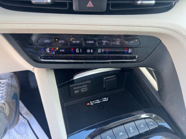 Used 2023 Buick Envision Avenir image 23