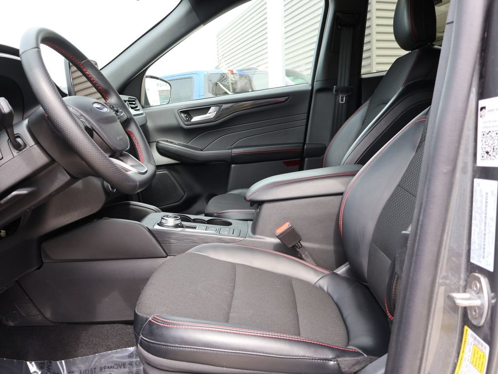 Certified 2025 Ford Escape ST-Line AWD/4WD image 23