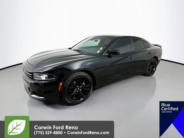 Used 2018 Dodge Charger SXT w/ Blacktop Package RWD image 3