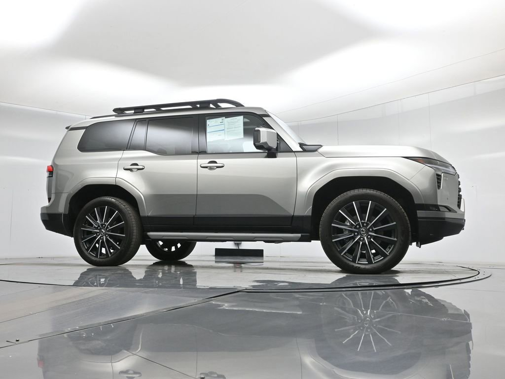 Used 2025 Lexus GX 550 image 9