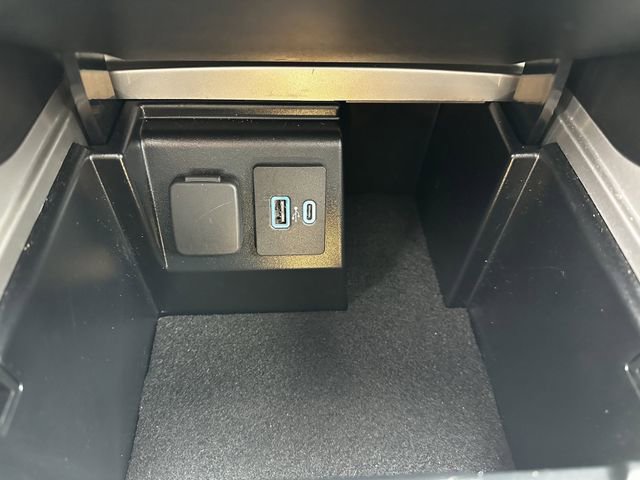 Certified 2022 Ford Explorer XLT w/ Equipment Group 202A image 24