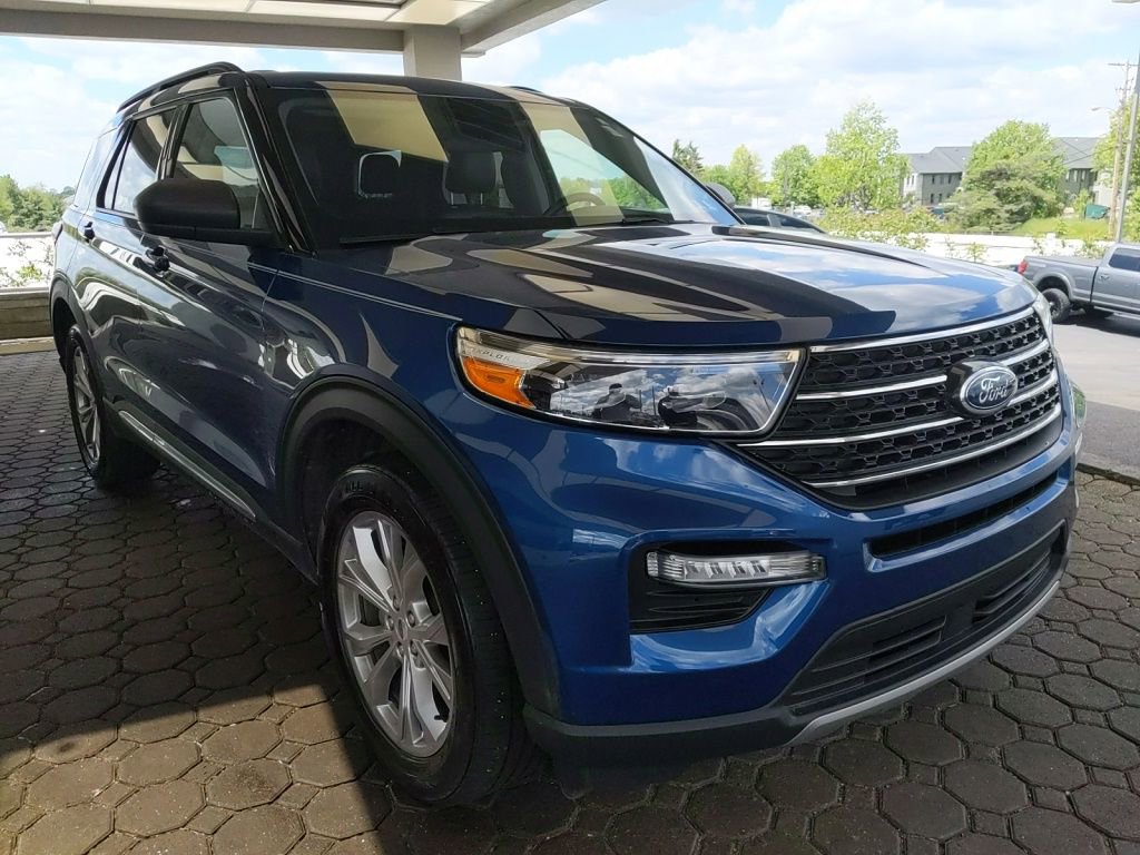 Certified 2023 Ford Explorer XLT w/ Equipment Group 202A AWD/4WD image 4
