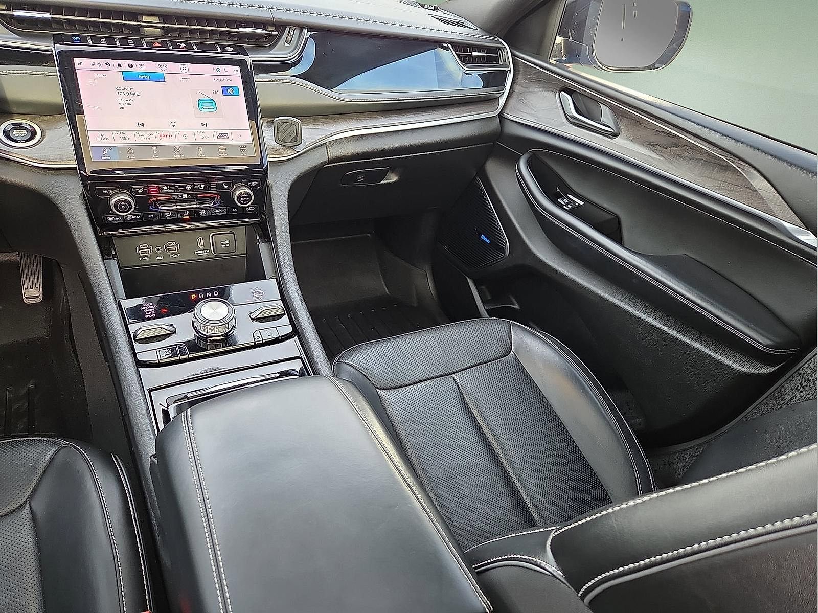 Used 2022 Jeep Grand Cherokee Overland image 12