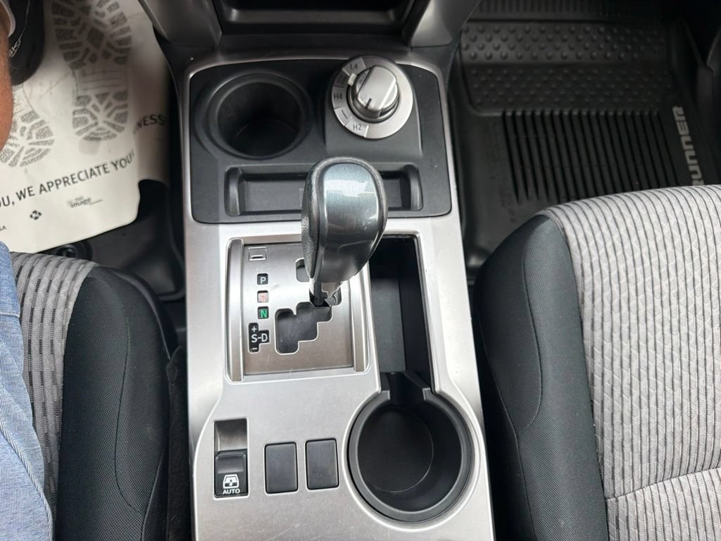 Used 2018 Toyota 4Runner SR5 AWD/4WD image 32