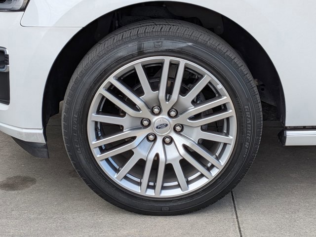 Certified 2022 Ford Expedition Platinum image 11