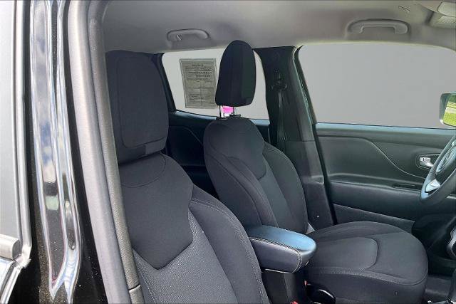 Used 2023 Jeep Renegade Latitude AWD/4WD image 7