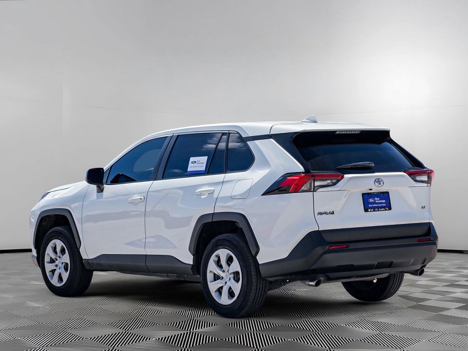 Used 2024 Toyota RAV4 LE FWD image 5