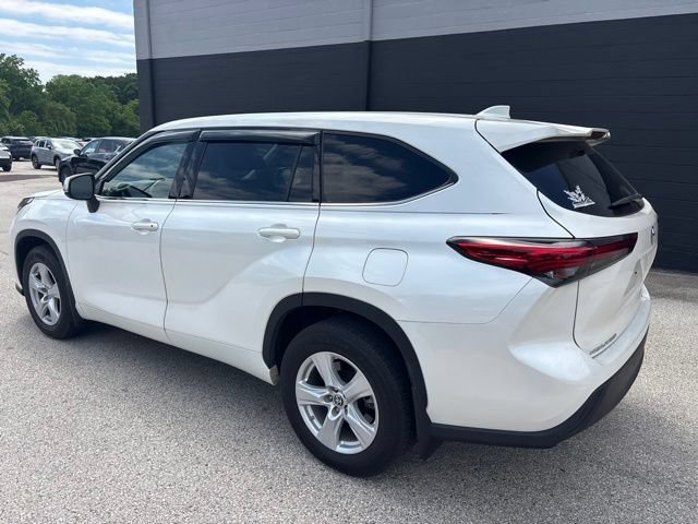 Used 2021 Toyota Highlander LE AWD/4WD image 33