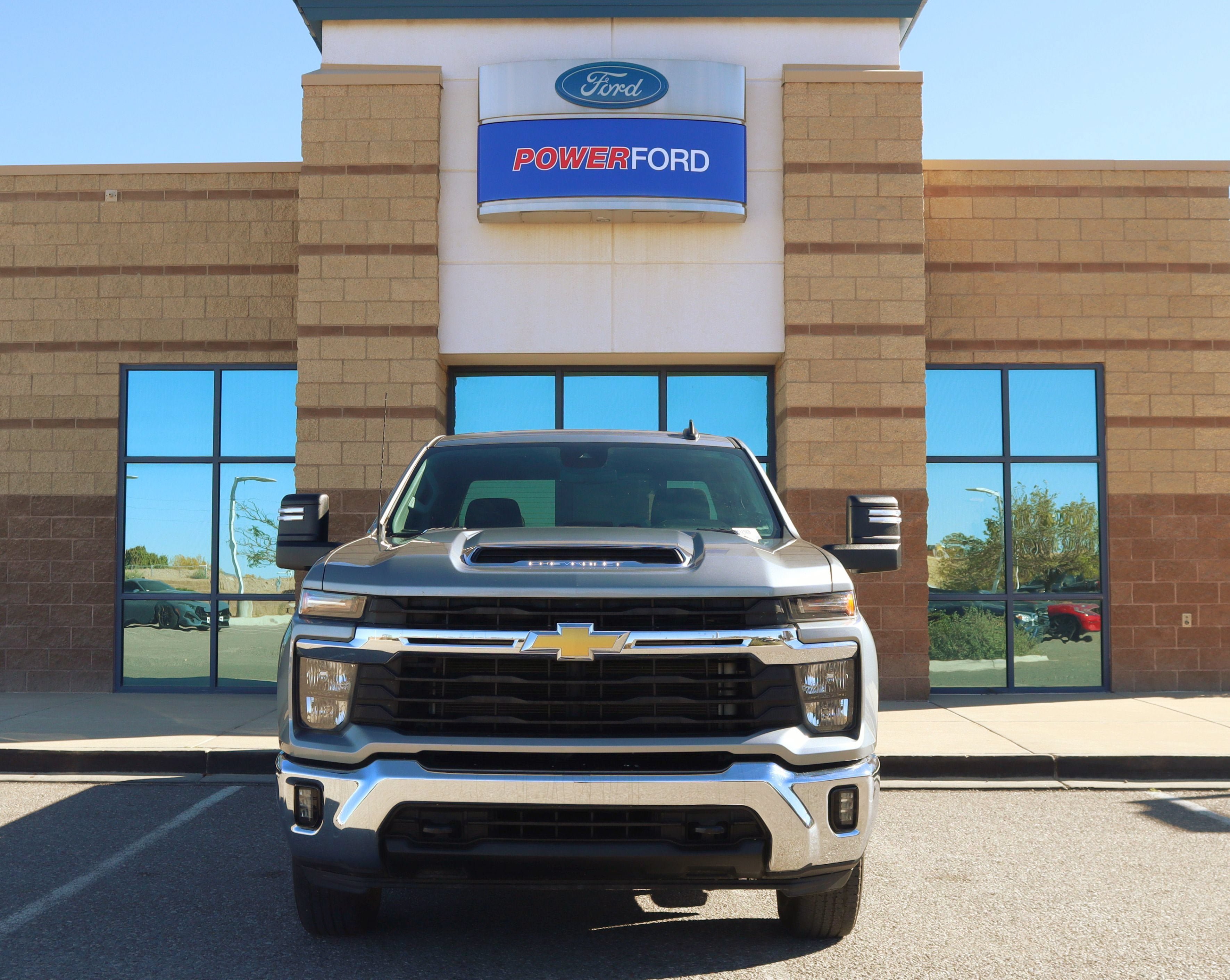 Used 2025 Chevrolet Silverado 2500 LT w/ Convenience Package AWD/4WD image 3