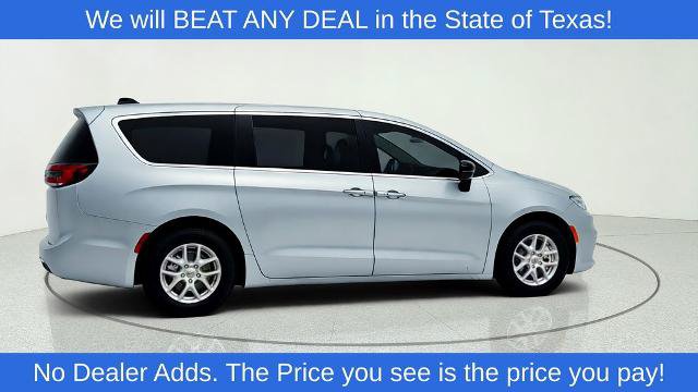 Used 2024 Chrysler Pacifica Touring-L FWD image 8
