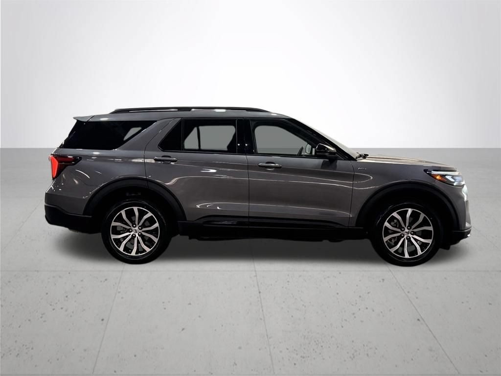 Certified 2025 Ford Explorer ST-Line AWD/4WD image 10