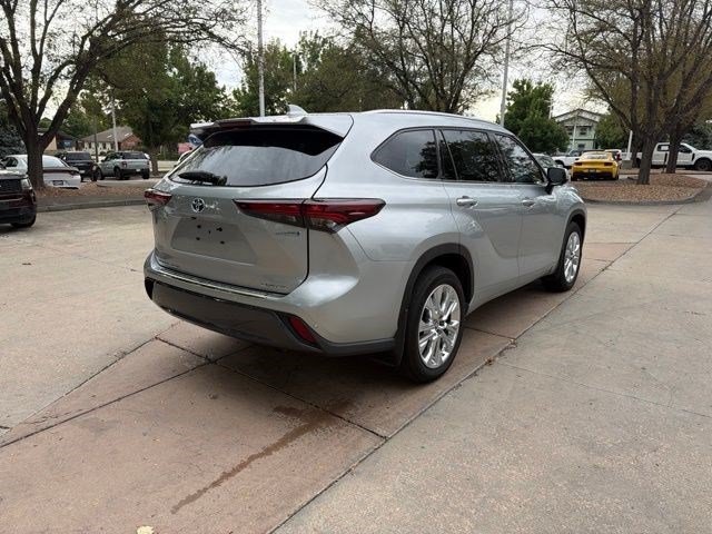 Used 2024 Toyota Highlander Limited AWD/4WD image 6